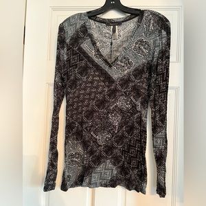 BCBG v neck long sleeve. Black, white and blue.